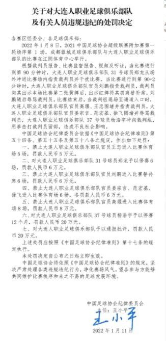 他们必须在时间耗尽之前找到解决办法....在杜比影院与杜比全景声海报中，蜘蛛侠单枪匹马勇闯欧洲，美漫风格的背景下全是电影的高燃画面：;神秘客杰克;吉伦哈尔与神盾局局长塞缪尔;杰克逊危机中突然现身，彼得;帕克注视钢铁侠画像默默流泪思念，以及蜘蛛侠与MJ相拥的高甜时刻悉数曝光